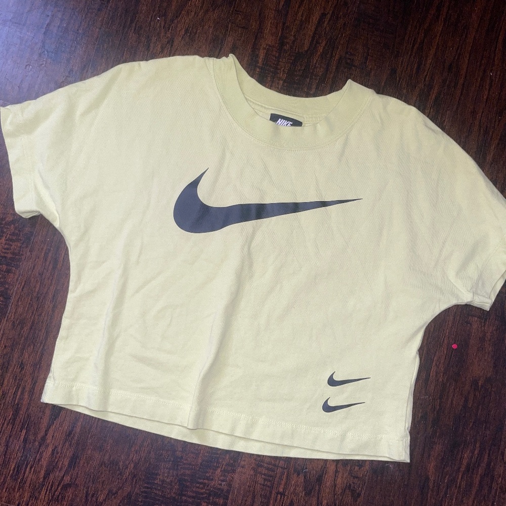 3 Nike tops